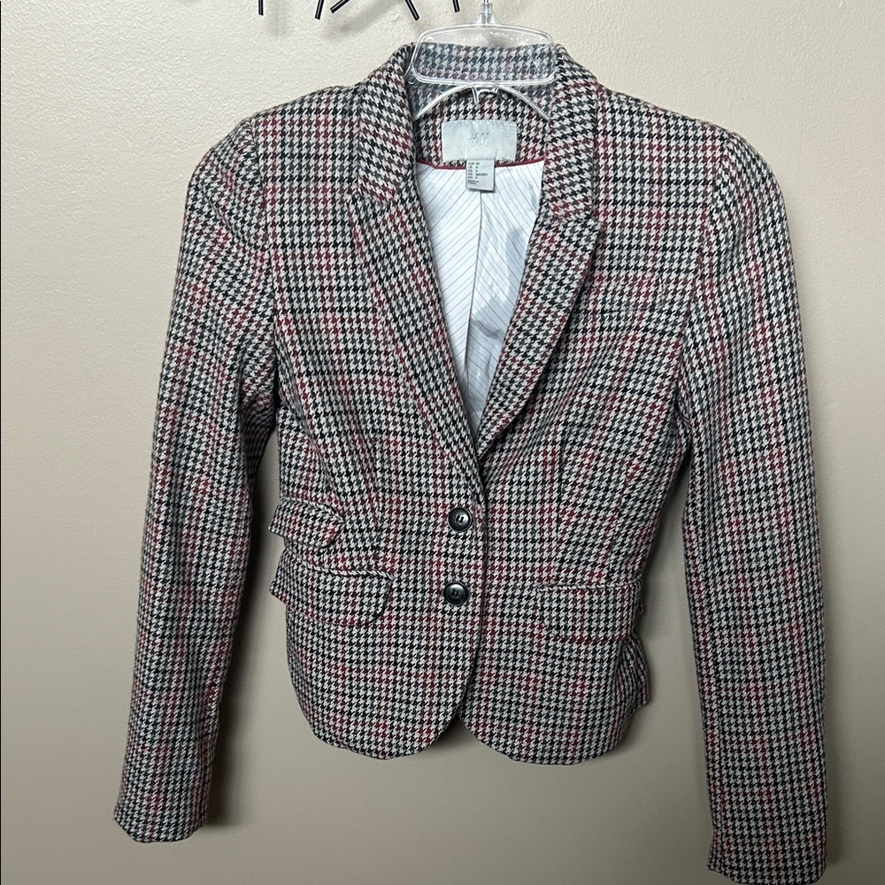 H&M Black and White Houndstooth Blazer with Red Highlights. 15% off 2+ bundle